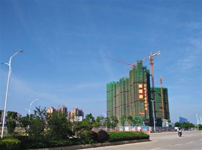 泉州東海片區(qū)海悅府地產項目。該項目開發(fā)公司董事蔡俊偉于春節(jié)前被帶走調查。