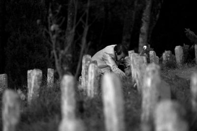 11月5日，祭奠者在騰沖遠(yuǎn)征軍國殤墓園獻(xiàn)花。京華時報記者 潘之望 攝