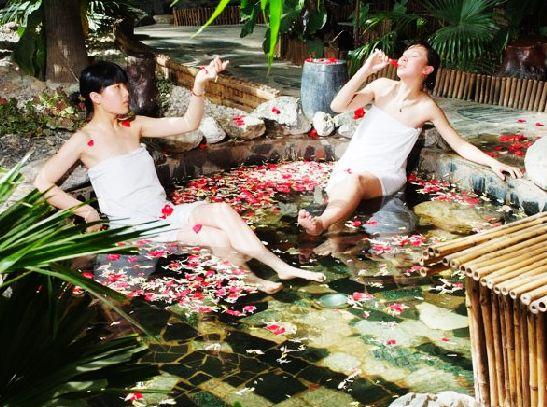 風(fēng)情萬種 盡享花都溫泉 風(fēng)情萬種 盡享花都溫泉