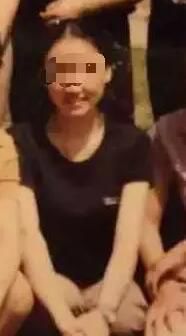 吳老師教音樂，已在該校工作十幾年。