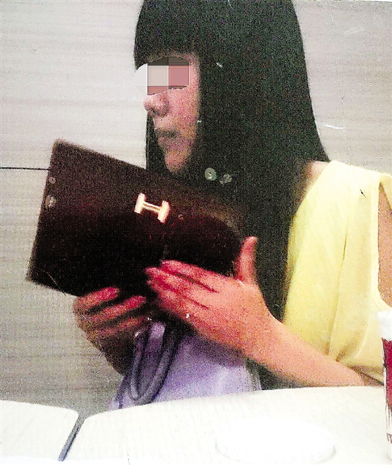 小王的女朋友小劉。