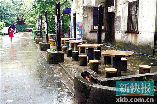 圖為發(fā)現(xiàn)棄嬰的石凳。 新快報記者 畢志毅/攝