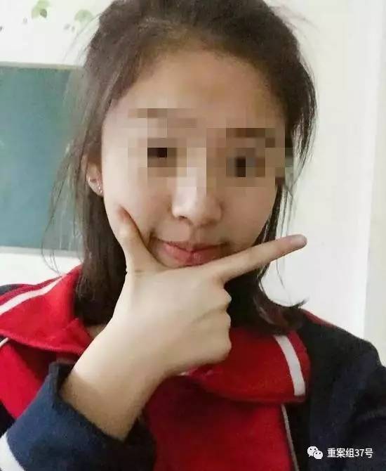 17歲高中男生教室里掐死女同學(xué)，被訴故意殺人和強(qiáng)奸