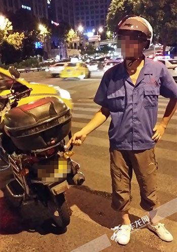 駕駛員主動(dòng)要求進(jìn)行酒精含量測(cè)試。警方供圖