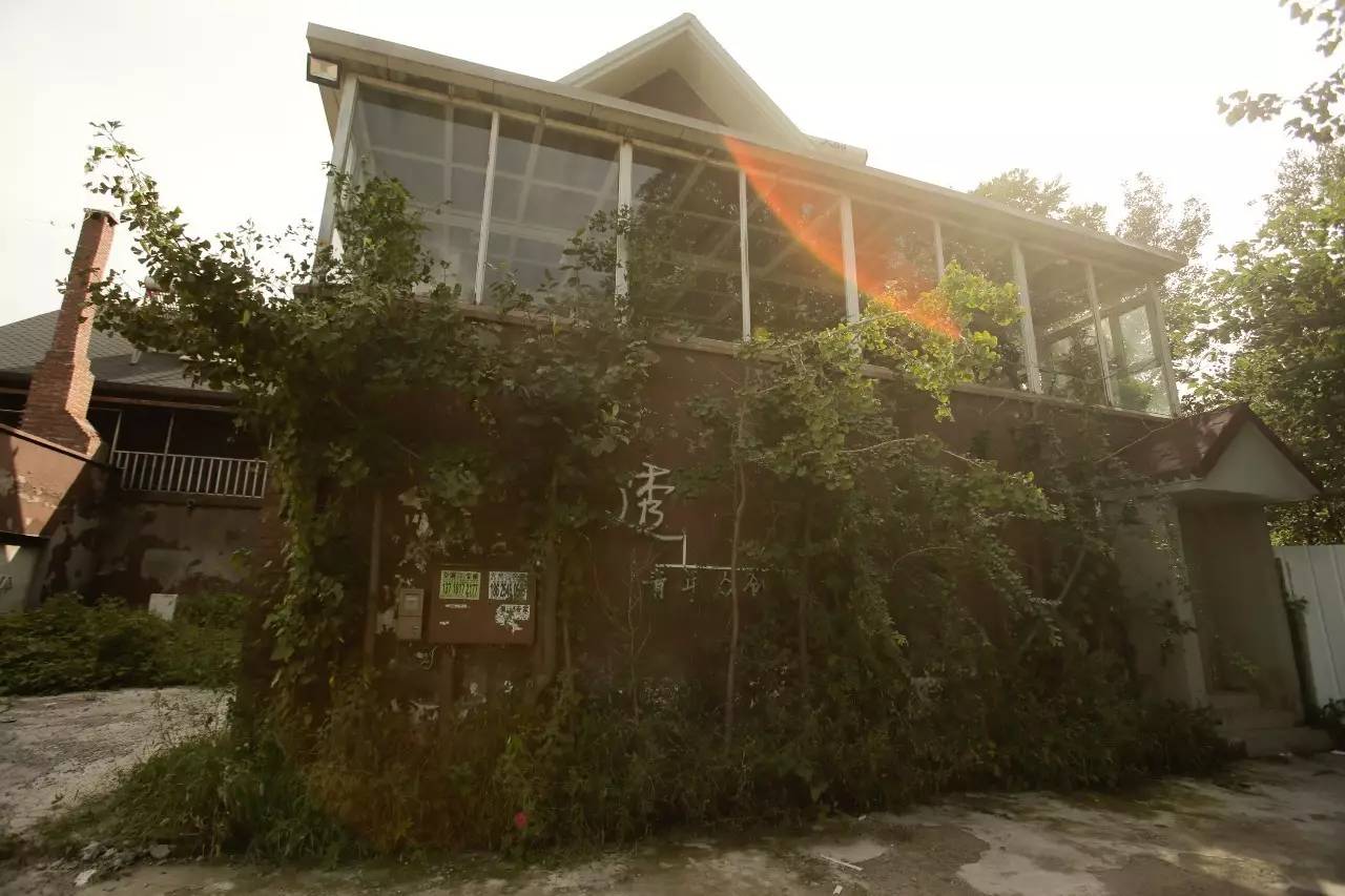 ▲失戀博物館位于北京市通州區(qū)宋莊鎮(zhèn)的一個重創(chuàng)空間內(nèi)，這里是一個藝術(shù)家集聚區(qū)。
