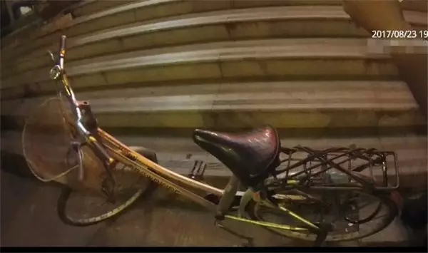 女大學(xué)生帶1萬(wàn)塊學(xué)費(fèi)開(kāi)房 警察連發(fā)90條短信相勸