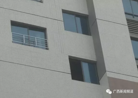 12日上午，經(jīng)過醫(yī)院治療后，女子華某已經(jīng)清醒，并能開口說話。華某對民警說：