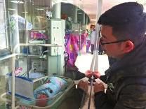 罕見！女子早產(chǎn)4胞胎全是女孩 最輕的僅0.7公斤