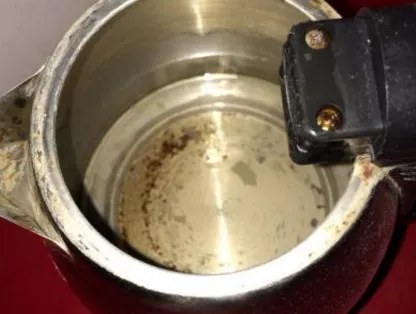 太惡心！女游客竟用酒店燒水壺煮自己的臟內(nèi)褲