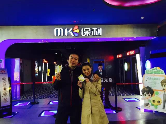 小情侶幸福的呢！