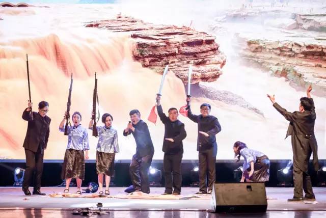 作為本場晚會的最后一個節(jié)目，《黃河大合唱》刷新你完全不一樣的體驗。