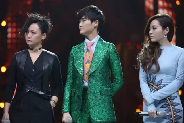 李宇春、周筆暢、張靚穎湖南臺(tái)跨年晚會(huì)同框