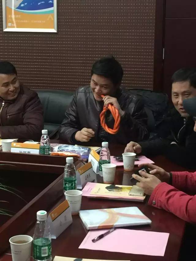 小編想問一下咬膠管的孫老師，優(yōu)質(zhì)膠管的口感如何呢？