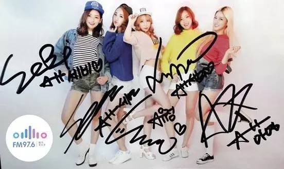 哎呦不錯哦！路飛收到美女們的簽名照，到底中意哪一位呢？