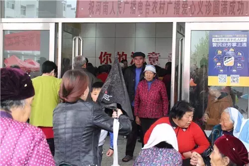 現(xiàn)場(chǎng)真是的人山人海，只能用太火爆三個(gè)字形容了！