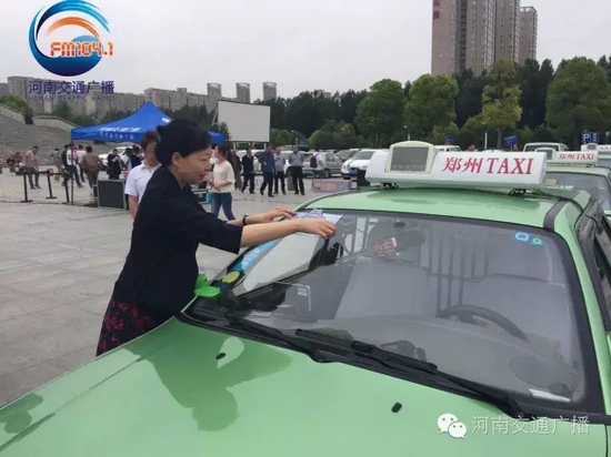 省文明辦專職副主任張曼如，對愛心助考活動的舉辦給予高度評價(jià)。