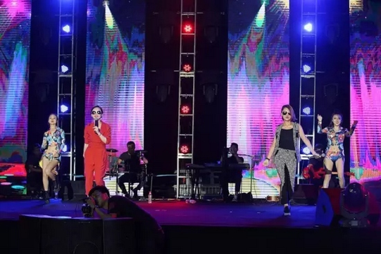 夢茹、怡璐《路燈下的小姑娘》