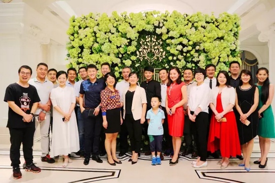 期待的時(shí)候，總是很長，相聚的時(shí)候，總是很短。