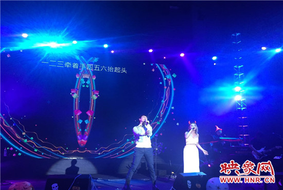 丁當現(xiàn)場分享了她的代表曲目，《猜不透》全場大合唱，歌手嚴爵充分展現(xiàn)創(chuàng)作型歌手的特點。