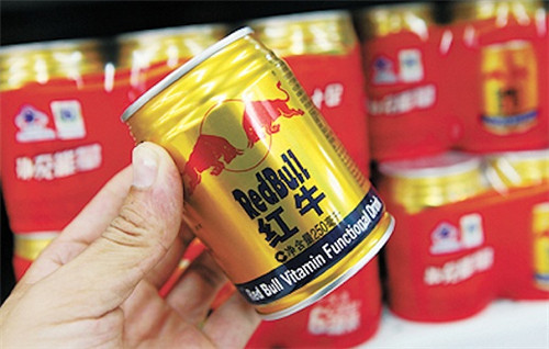 紅牛腹背受敵？