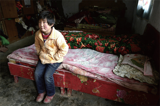 胡天格的家除了床鋪，再也看不到其他物件