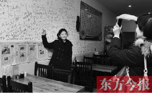 東方今報“一碗面的溫暖”還在延續(xù)，媒體和愛心人士的吃面接力熱情不減。