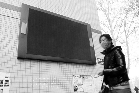 教育部下發(fā)通知，不僅要求學校引導學生勤儉節(jié)約，學 校也要節(jié)約辦公。昨天是開學第一天，鄭州市39中校園