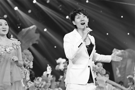 在青歌賽頒獎盛典上，王晰的超炫男低音再次引爆全場