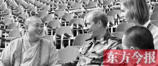 克里姆林宮警衛(wèi)司令謝爾蓋將軍會見釋永信，一同觀看排練