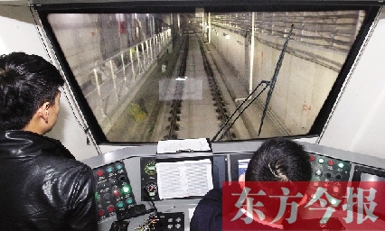 為了地鐵一號(hào)線在年底按期投入試運(yùn)營(yíng)，大家正在緊張調(diào)試