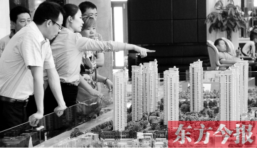 買(mǎi)套房子，幾乎要耗盡大半生的積蓄，所以，房?jī)r(jià)的高低時(shí)刻牽動(dòng)著國(guó)人的心