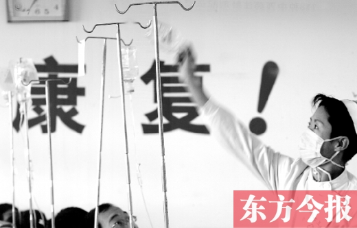 不少人嫌去醫(yī)院看病費(fèi)時(shí)費(fèi)錢，可是很多病癥并不是網(wǎng)上問問專家、自行買藥吃就能治療的