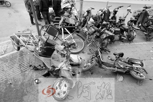 被撞的電動(dòng)車(chē) 被撞的電動(dòng)車(chē)