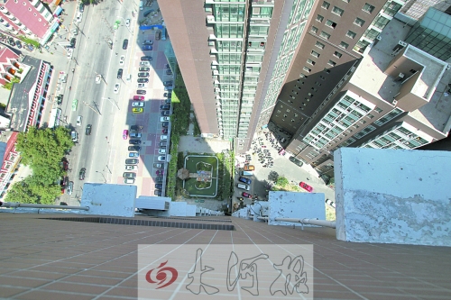 空中花園有水池有假山，還養(yǎng)有鴿子