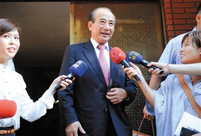 9月11日，王金平前往國(guó)民黨考紀(jì)會(huì)時(shí)回答記者提問(wèn)。