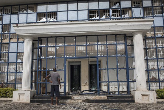 尼日利亞伊斯蘭極端武裝組織“博科圣地”約貝州古杰巴(Gujba)市的農(nóng)業(yè)學(xué)院，射殺數(shù)十名學(xué)生。