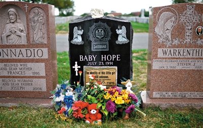 “希望寶寶”的墓碑。