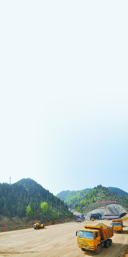 現(xiàn)場施工正酣