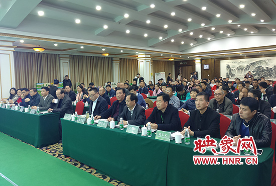 全國(guó)農(nóng)業(yè)專家聚集許昌聊“椿”事 成立香椿產(chǎn)業(yè)聯(lián)盟