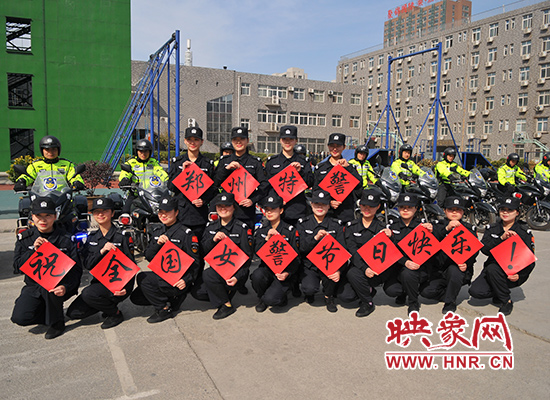 巾幗不讓須眉！鄭州女警蒙眼拆裝手槍不到一分鐘