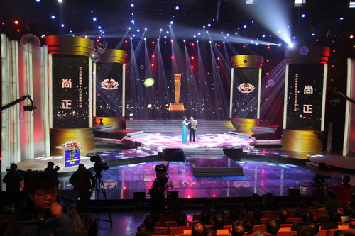 1月18日晚，2012年河南十大三農(nóng)新聞人物在河南電視臺演播廳揭曉。