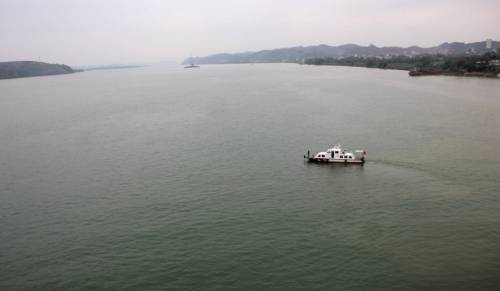 女子跳橋失蹤 網(wǎng)友指責(zé)警方處警不當(dāng)