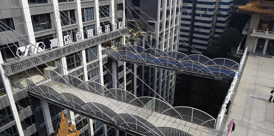 重慶現(xiàn)“最牛”空中連廊 離地68.5米