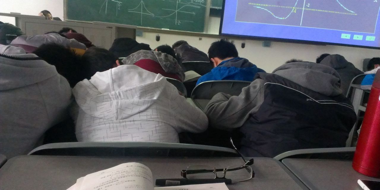 大學(xué)校園現(xiàn)