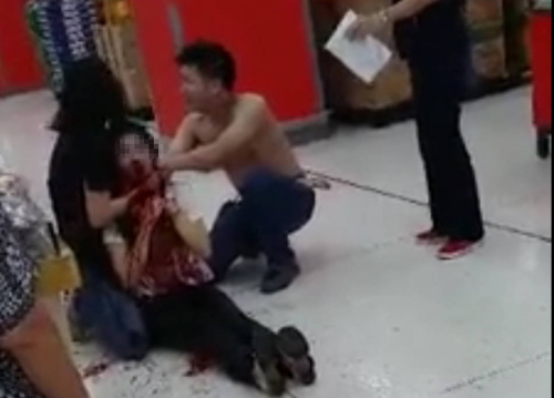 廣東:女店員舉報小偷慘遭割喉現(xiàn)場 廣東:女店員舉報小偷慘遭割喉現(xiàn)場