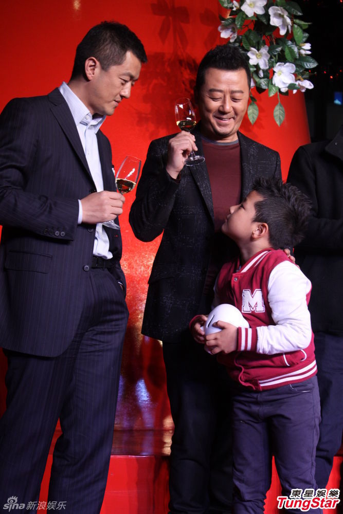 李亞鵬、郭濤父子相活動