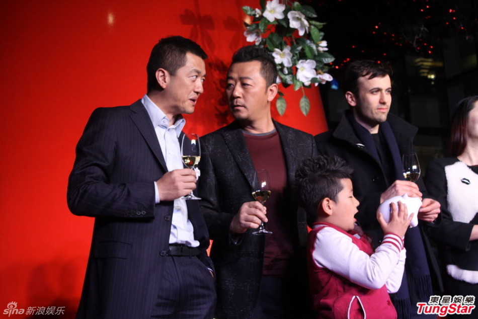 李亞鵬、郭濤父子相活動