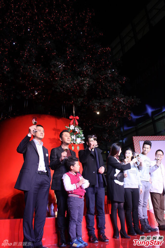 李亞鵬、郭濤父子相活動