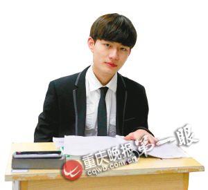 穿上正裝的女生更優(yōu)雅成熟了；男生常常被女生夸獎(jiǎng)長(zhǎng)得帥。