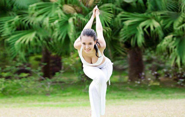 圖為瑜伽教母性感寫真。